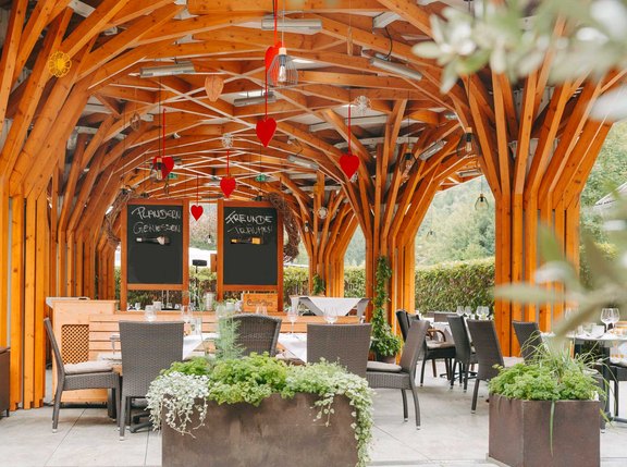 Terrasse Hotel Post Hönigwirt (c)WA-Luckerbauer